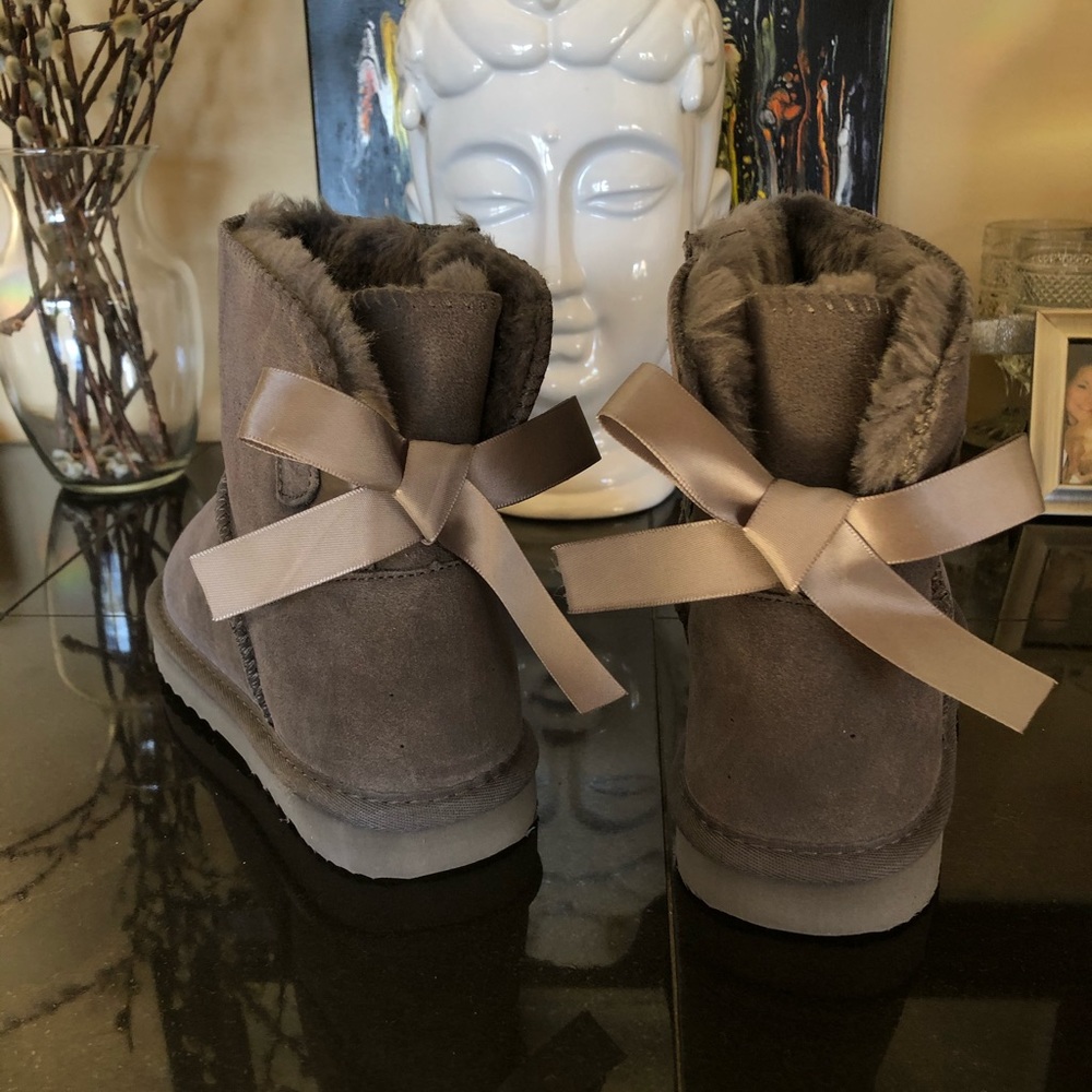 NWOT Gray boots with bows. Never worn